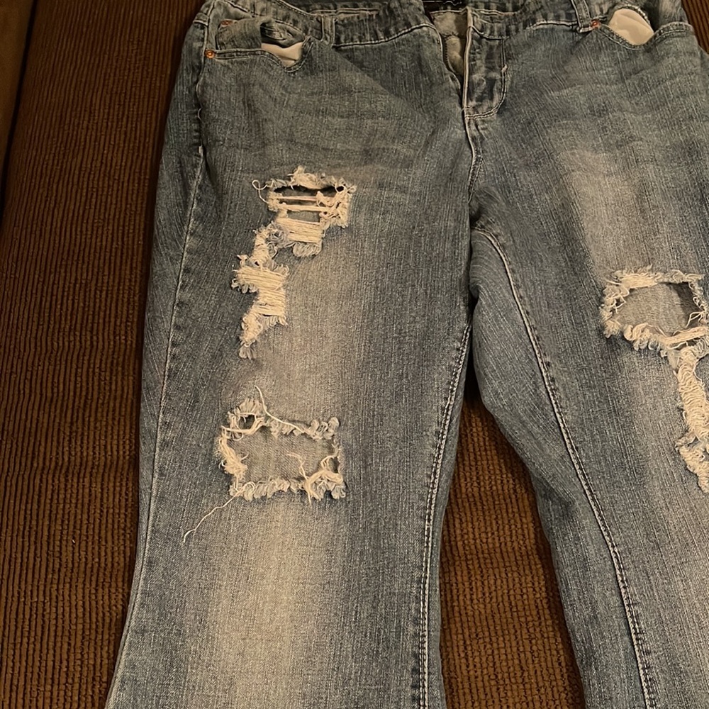 Classic Denim Ripped Jeans - Picture 3 of 7